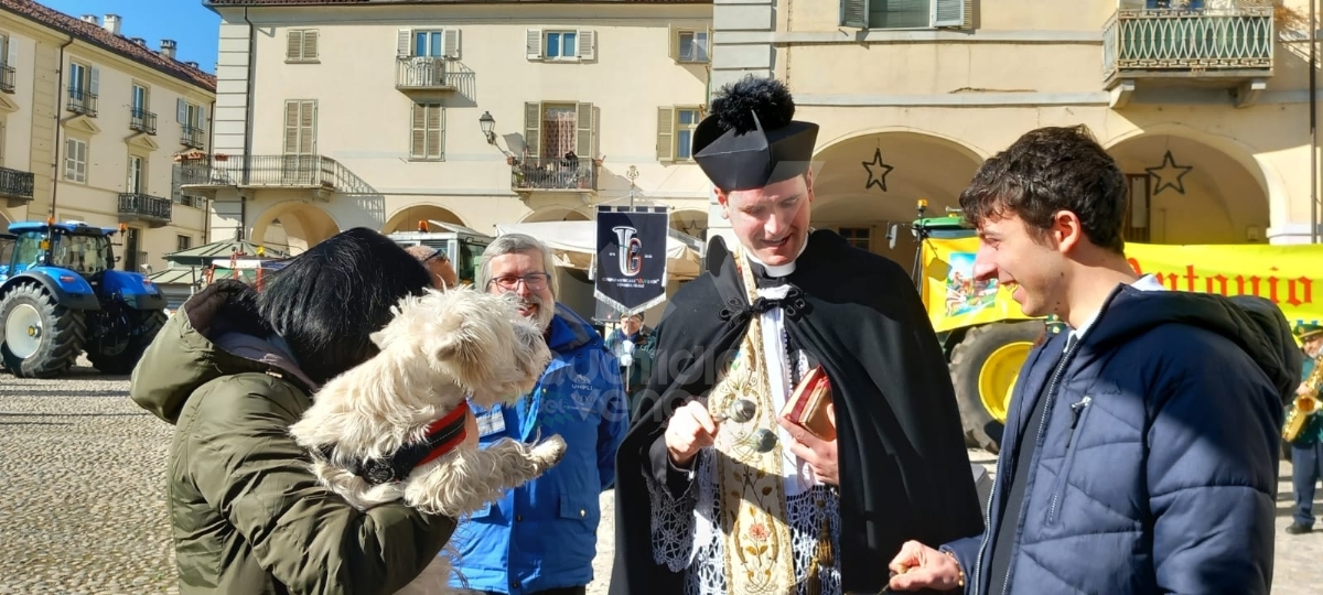 VENARIA - La grande festa per Sant'Antonio Abate: in tanti per il corteo dei trattori - FOTO E VIDEO