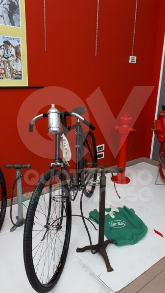 VENARIA - Biciclette, tricicli vintage e gli antichi mestieri: la nuova mostra di Antonio Iorio