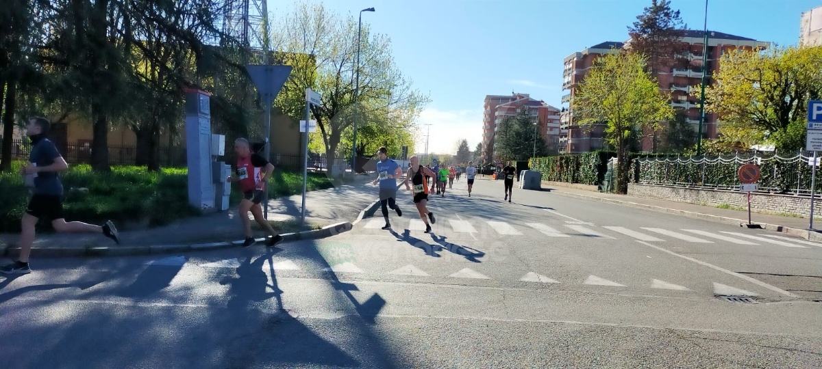 VENARIA - Una marea di gente per la «StraVenaria» e la «21 Reale» - FOTO E VIDEO