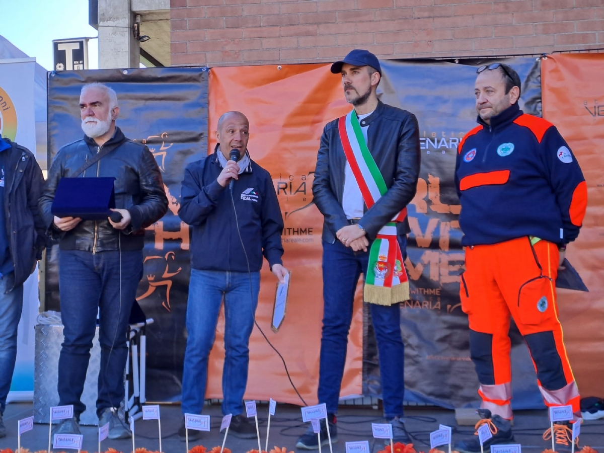 VENARIA - Una marea di gente per la «StraVenaria» e la «21 Reale» - FOTO E VIDEO