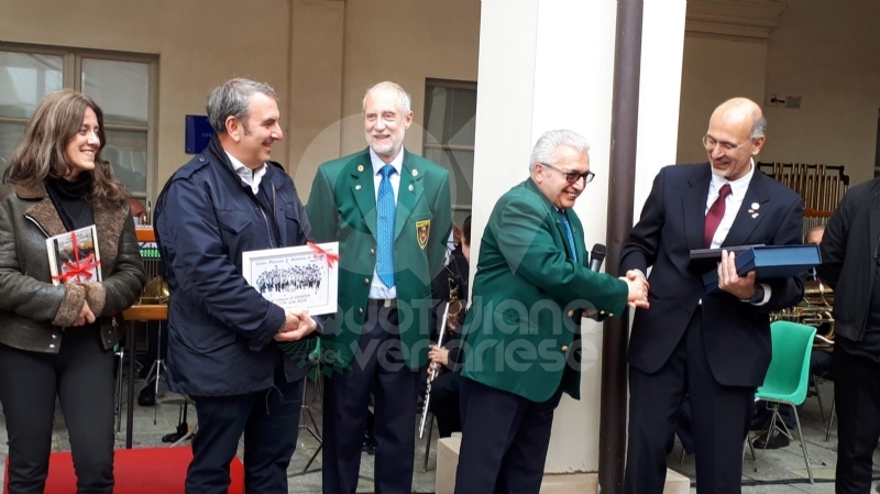VENARIA - «Festa delle Rose»: un successo a metà per colpa della pioggia
