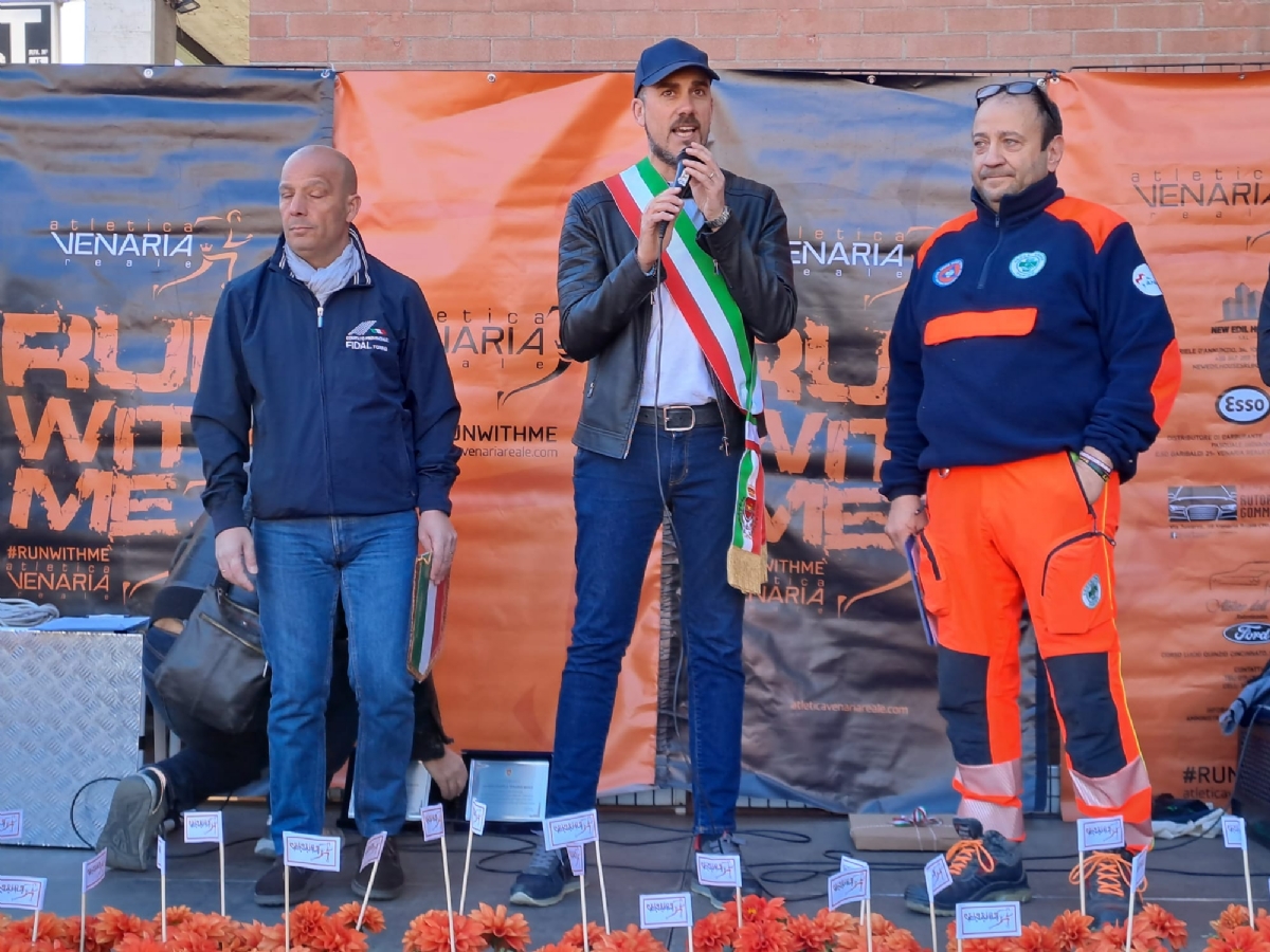 VENARIA - Una marea di gente per la «StraVenaria» e la «21 Reale» - FOTO E VIDEO