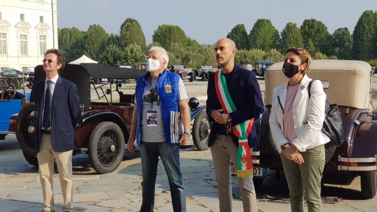 VENARIA - Il centro cittadino invaso di Lancia Lambda in occasione del centenario - FOTO