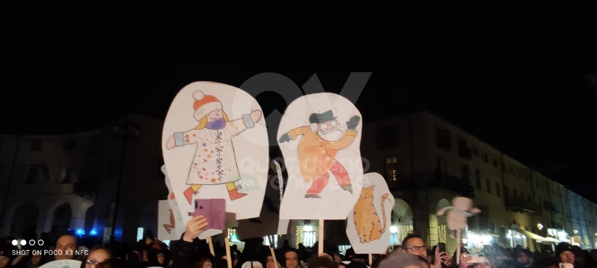 VENARIA - Luci accese, cori gospel, bambini dell'IC 1 protagonisti: via al Natale di «Immaginaria» - FOTO E VIDEO
