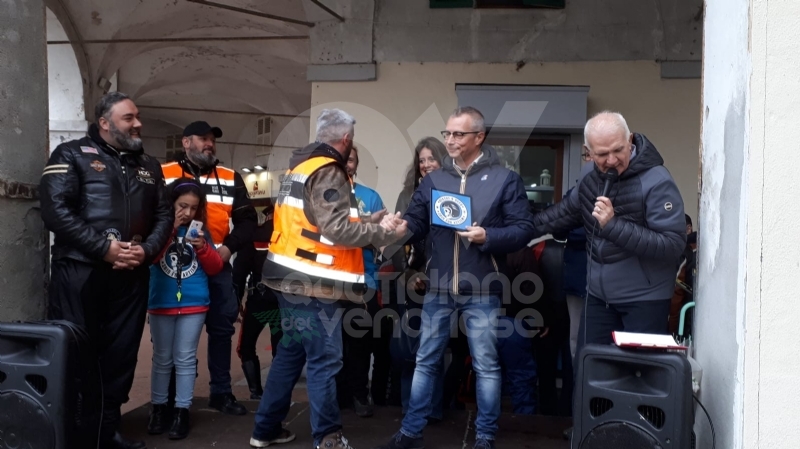VENARIA - «Un motogiro per unire»: piazza Annunziata tinta di blu ha accolto centinaia di Harley