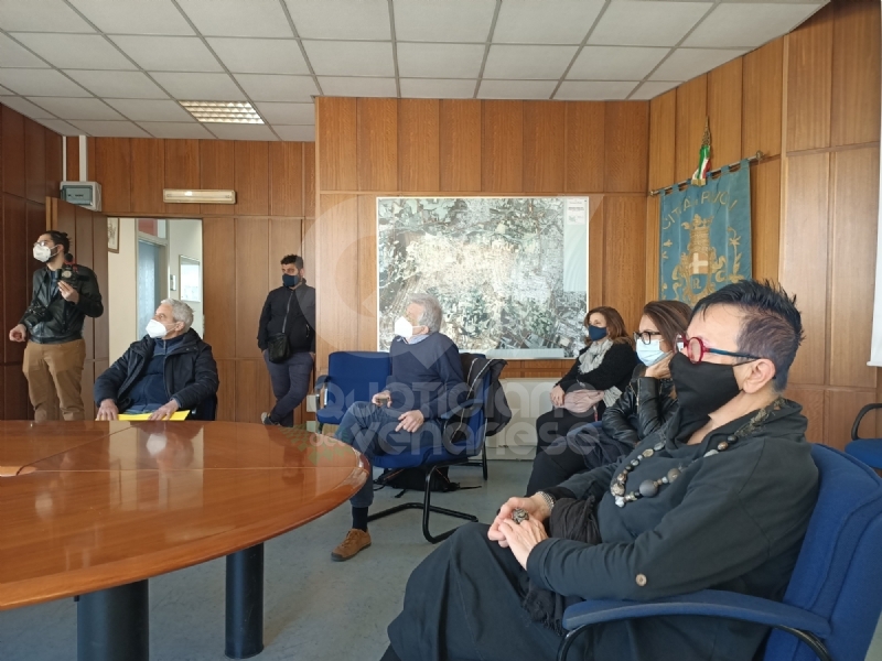 RIVOLI - Il commercio scende in piazza: «Siamo preoccupati per il nostro futuro» - FOTO