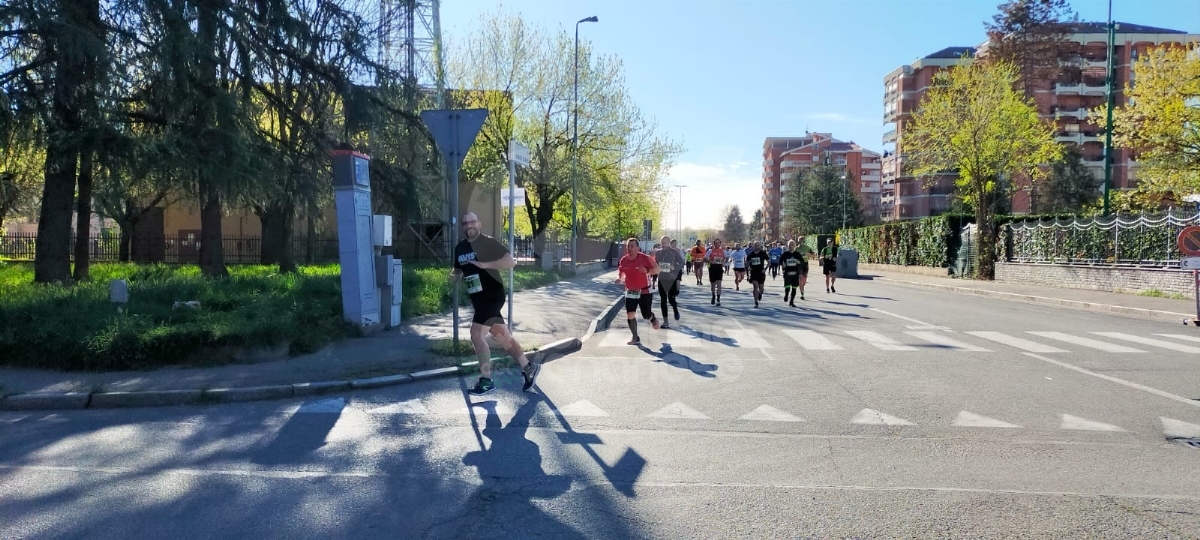VENARIA - Una marea di gente per la «StraVenaria» e la «21 Reale» - FOTO E VIDEO