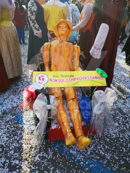 CASELLE - Grande festa in città per il «Carnevale Casellese» - FOTO