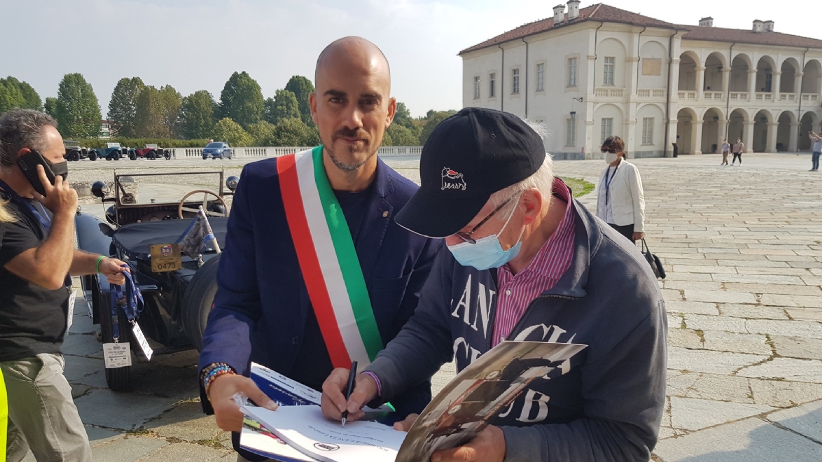 VENARIA - Il centro cittadino invaso di Lancia Lambda in occasione del centenario - FOTO