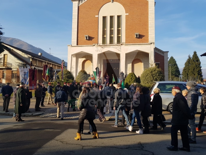 CAFASSE - Oltre 500 persone per l'ultimo saluto all'ex sindaco Giorgio Prelini.