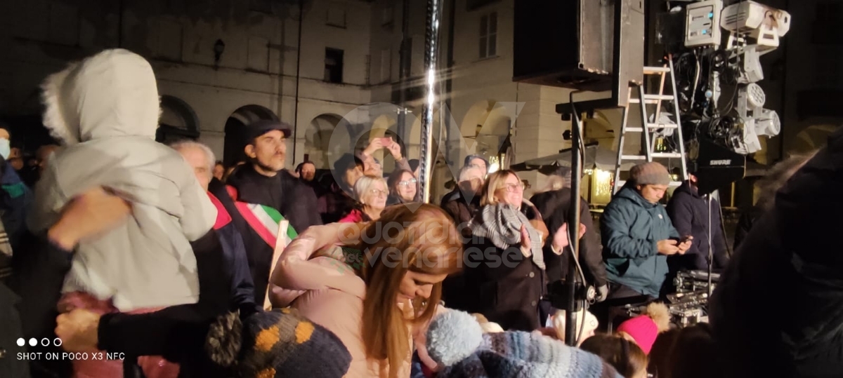 VENARIA - Luci accese, cori gospel, bambini dell'IC 1 protagonisti: via al Natale di «Immaginaria» - FOTO E VIDEO
