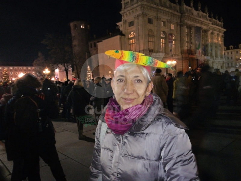 VENARIA - Tante «sardine» venariesi alla manifestazione di questa sera in piazza Castello