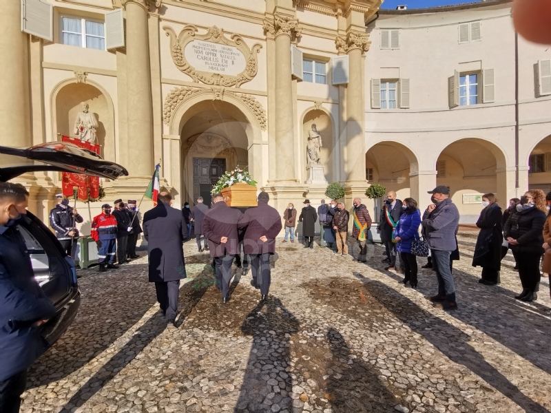 VENARIA - In tanti al funerale del maresciallo Salvatore Tirrito - FOTO