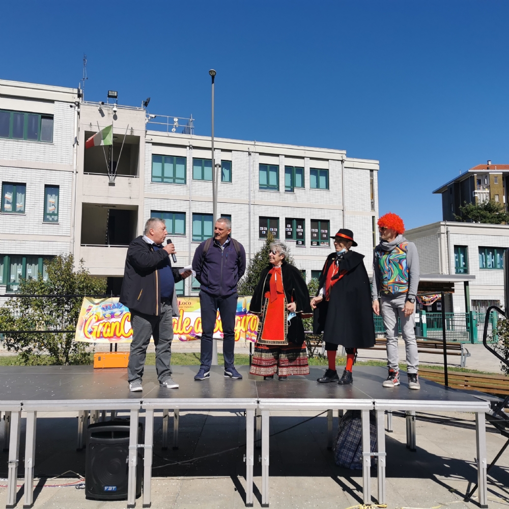 BORGARO - Tra Carnevale e Primavera, grande festa in piazza della Repubblica - FOTO