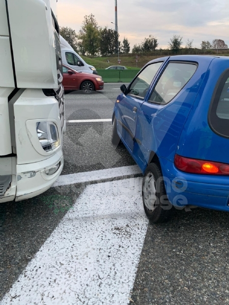 VENARIA - Incidente in tangenziale fra auto e tir: dopo l'urto, macchina trascinata per 100 metri