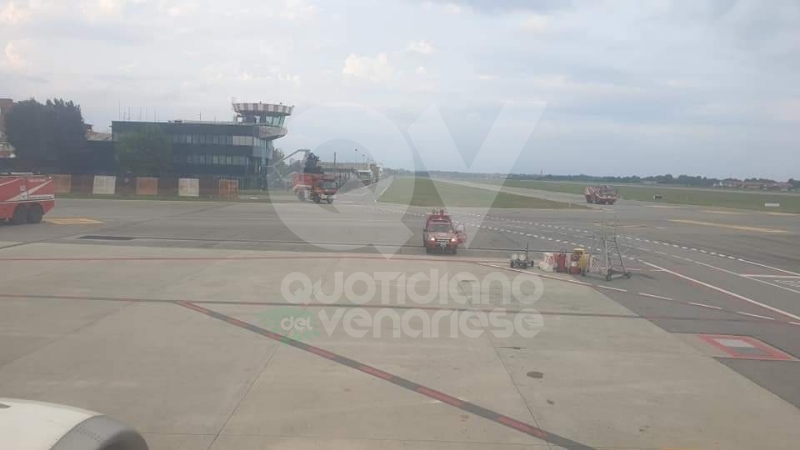 CASELLE - Fiamme sul volo Torino-Roma: evacuati tutti i passeggeri FOTO