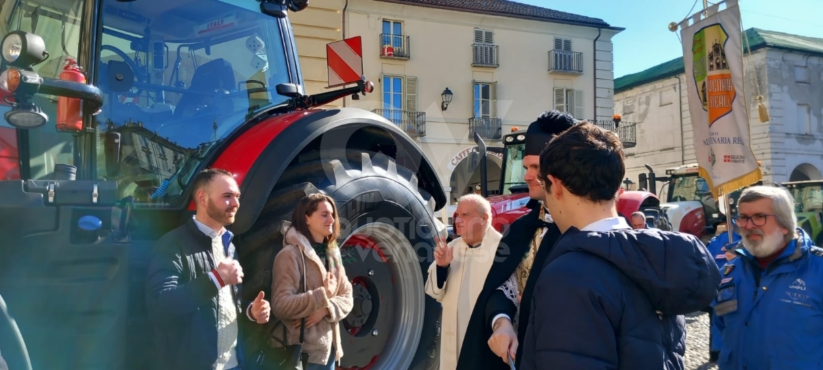 VENARIA - La grande festa per Sant'Antonio Abate: in tanti per il corteo dei trattori - FOTO E VIDEO