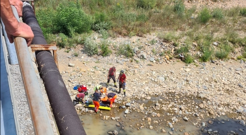 DRUENTO - Tenta il suicidio gettandosi dal ponte sulla Ceronda: ricoverato in ospedale FOTO