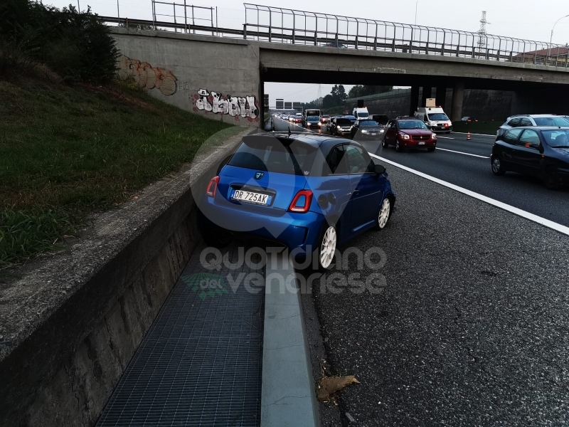 VENARIA - Scontro fra due auto in tangenziale: tre persone ferite