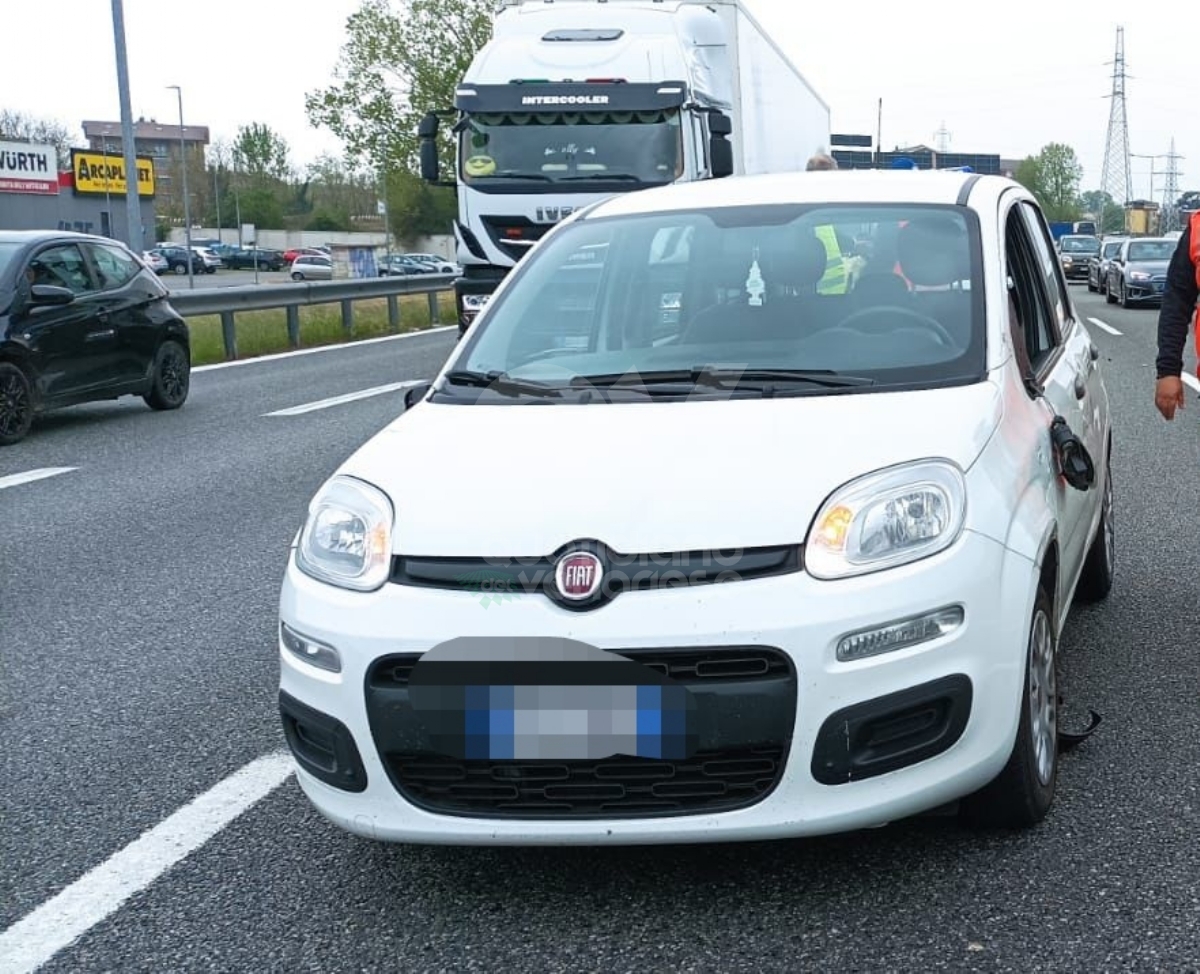 INCIDENTE IN TANGENZIALE A COLLEGNO - Tamponamento fra tre mezzi: un ferito - FOTO