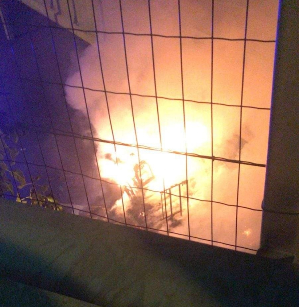COLLEGNO - Camper a fuoco sotto il cavalcavia di corso Francia: indaga la polizia municipale - FOTO
