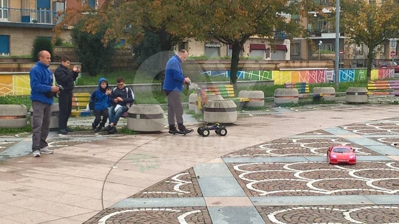 VENARIA - Successo per la «Castagnata» dell'Avis in piazza Pettiti