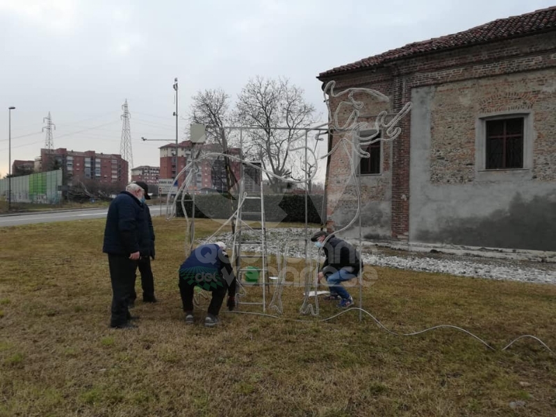 VENARIA-DRUENTO - Si respira l'aria del Natale grazie alle luminarie - FOTO