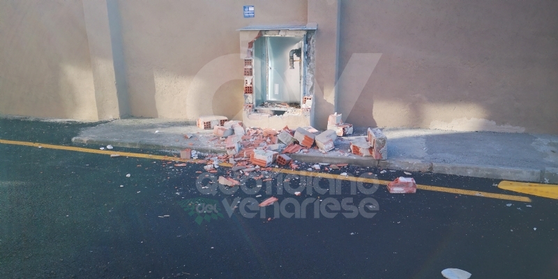 CASELLE - Ladri in azione al Burger King: tanti danni ma niente bottino