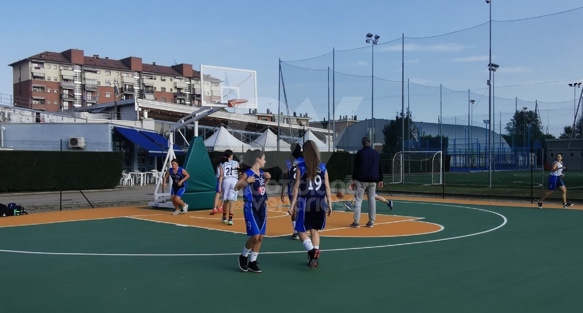 VENARIA - Taglio del nastro per i campi da paddle e del campo da basket allo «Sport Club» - FOTO