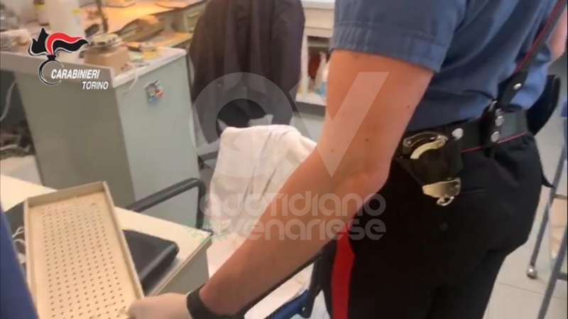 VENARIA - Studio dentistico abusivo: i carabinieri denunciano tre persone - FOTO E VIDEO