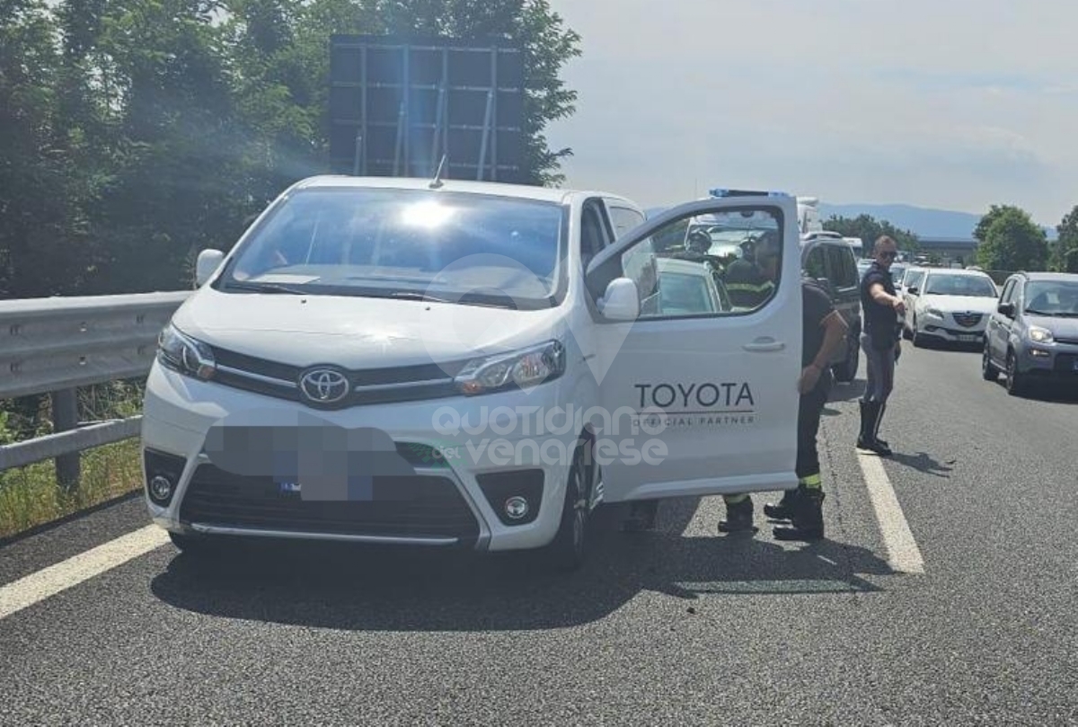 INCIDENTE SULLA TORINO-CASELLE - Tamponamento fra tre auto: code e disagi - FOTO