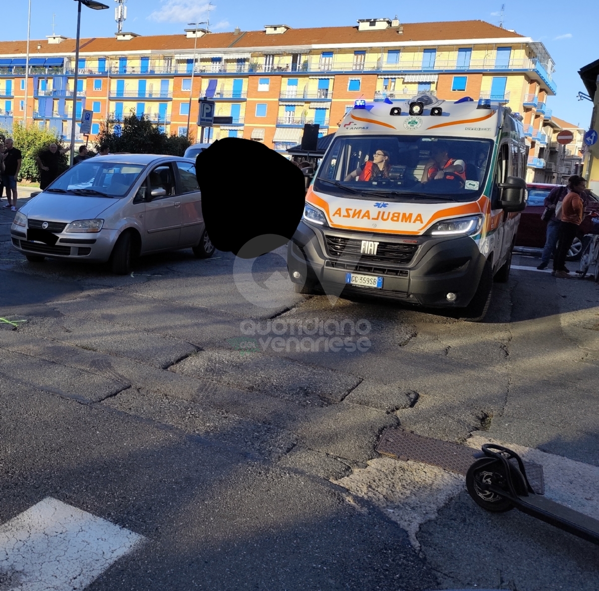 INCIDENTE A VENARIA - Scontro auto-bici: 13enne finisce in ospedale - FOTO