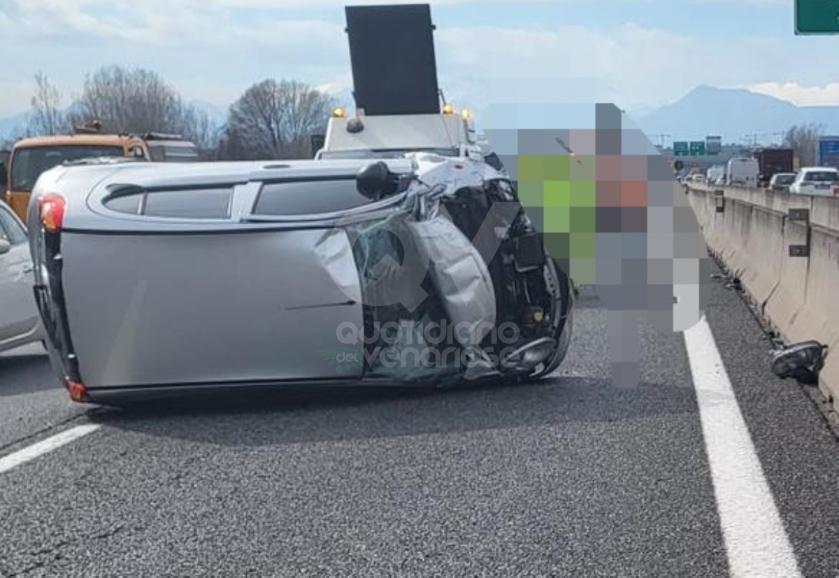 INCIDENTE IN TANGENZIALE A BORGARO - Auto ribaltata: traffico letteralmente in tilt - FOTO
