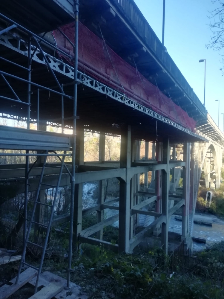 ALPIGNANO - Sicurezza sul Ponte Nuovo: montati i ponteggi. Lavori fino a giugno 2022 - FOTO