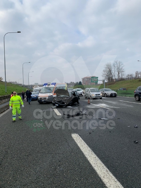 VENARIA - Pauroso incidente: auto finisce contro i jersey in cemento, ferito venariese del '98