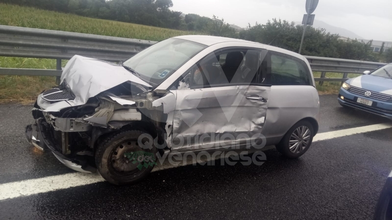 RIVOLI - Incidenti a raffica in tangenziale: bilancio di quattro feriti - FOTO