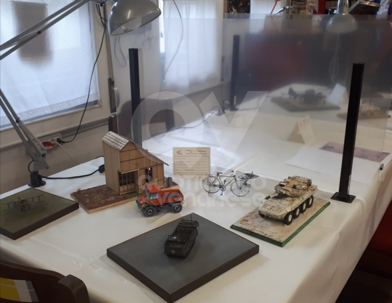 VENARIA - I modellisti del «296 Model» tornano all'opera. Ma con plexiglas e igienizzanti