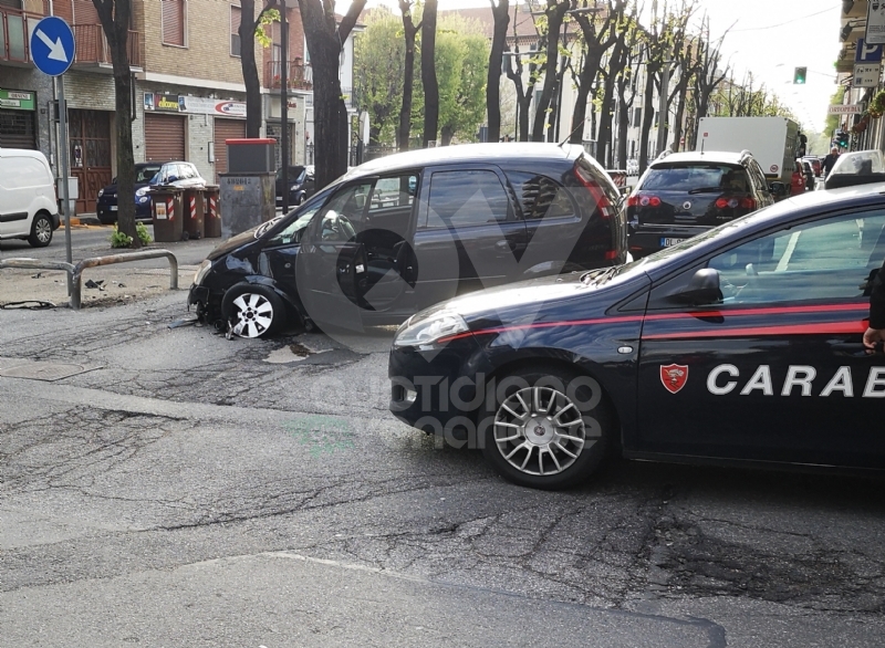 VENARIA - Provoca l'incidente, ma all'arrivo dei carabinieri di lui non c'è traccia