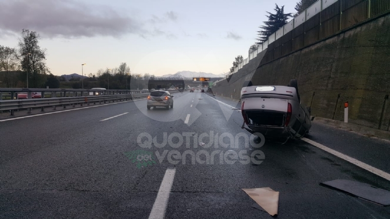 RIVOLI - Si ribalta con l'auto in tangenziale: ragazzo portato in ospedale a Rivoli