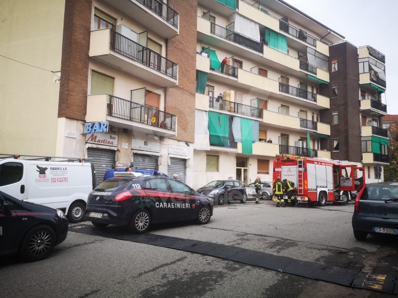 VENARIA - Tenta il suicidio e prova ad ammazzare il figlio di 14 mesi: tragedia sfiorata in un alloggio di via Amati
