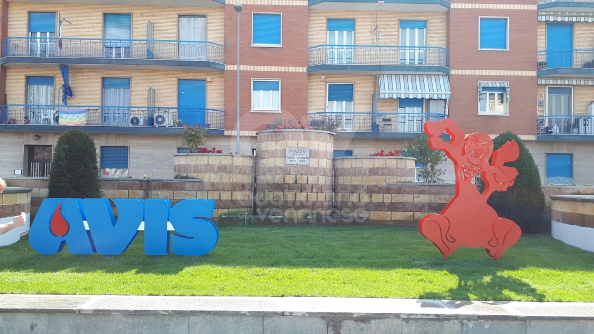 VENARIA - L'Avis dona alla Città un'area giochi in piazza Pettiti - FOTO