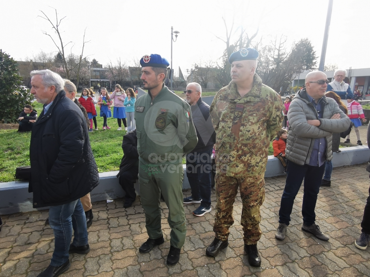 VENARIA - Due anni senza Massimo Ricciardello: in piazza Ravera una targa e una magnolia - FOTO