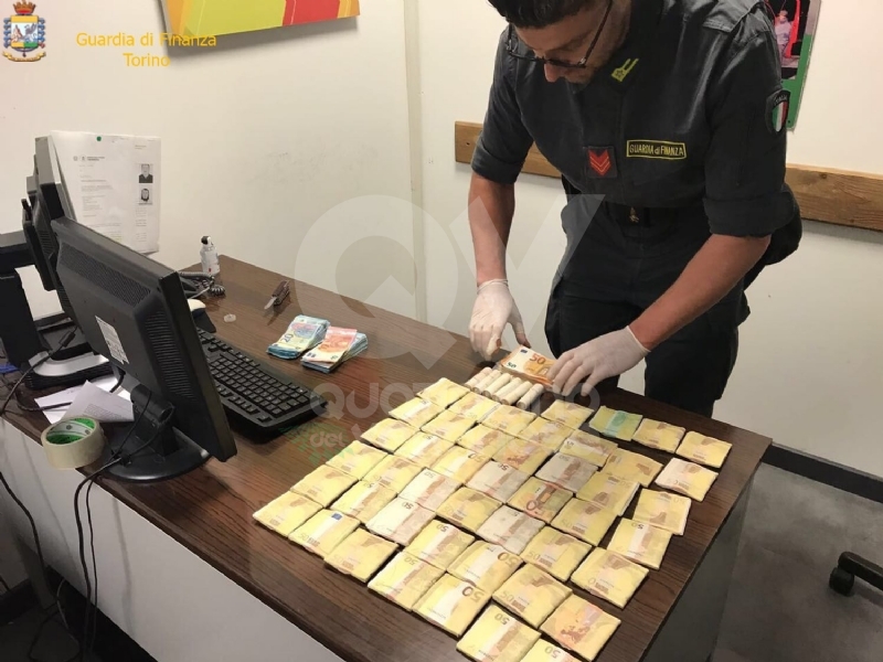 CASELLE - I capitali finiscono all'estero illecitamente: 5 denunce e 450mila euro di sanzioni