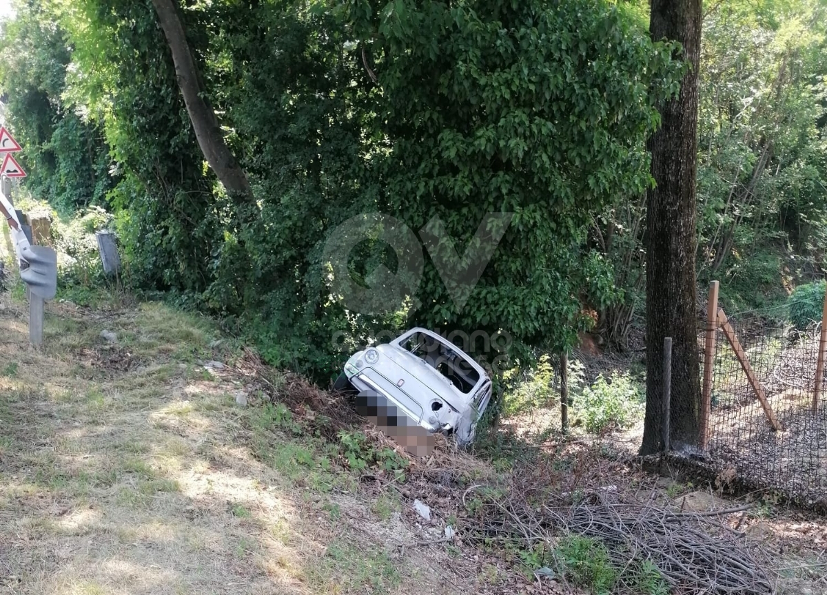 INCIDENTE FRA LA CASSA E GIVOLETTO - Scontro fra due auto, una finisce fuori strada: un ferito - FOTO