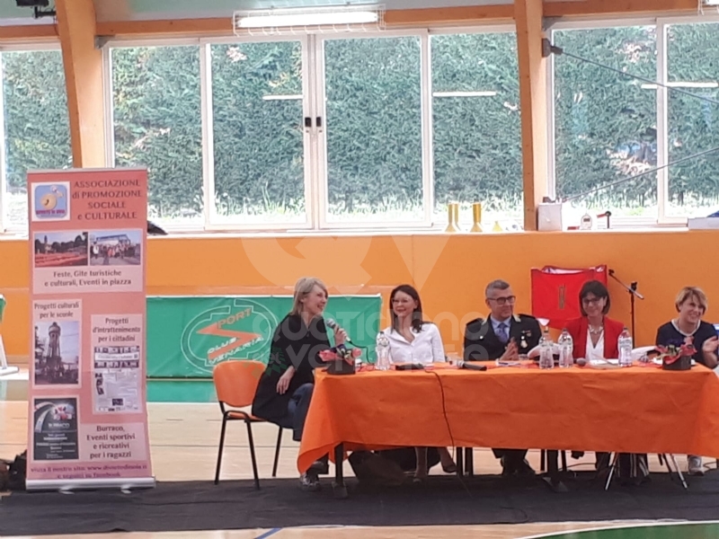 VENARIA - Lucia Annibali alle scuole: «La violenza sulle donne e di genere è un problema culturale»
