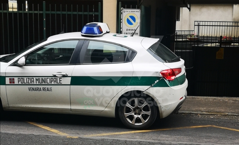 VENARIA - Autobus colpisce l'auto della polizia municipale: civich rimane ferito