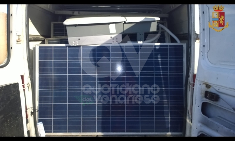 RIVOLI - Furgone abbandonato in tangenziale: all'interno 51 pannelli fotovoltaici, rubati