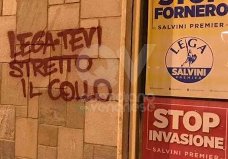 COLLEGNO - Imbrattata la sede della Lega Nord con scritte contro Salvini