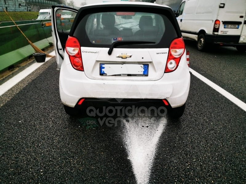 COLLEGNO - Tamponamento in tangenziale: tre auto coinvolte e forti disagi al traffico