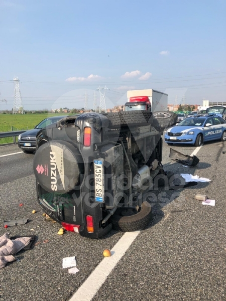 COLLEGNO - Doppio incidente in tangenziale: auto ribaltata, traffico in tilt.